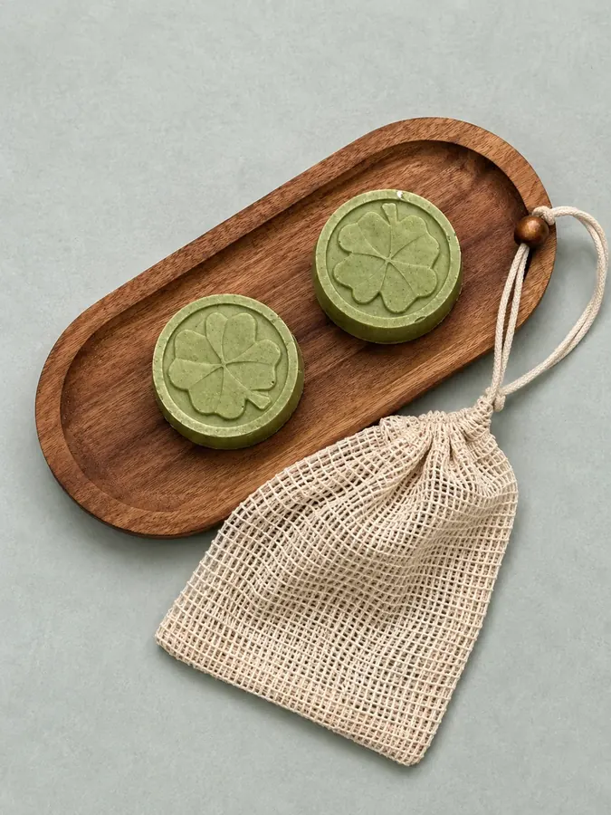 Natuurlijke tallow shampoo bar met pepermunt en rozemarijn voor krullend haar - handgemaakt door Een Bundel Geluk Enkhuizen